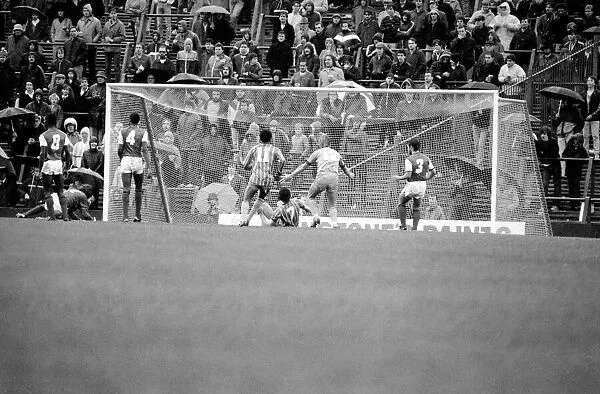 Division 1 football. Arsenal 1 v. Coventry 0. October 1983 LF14-01