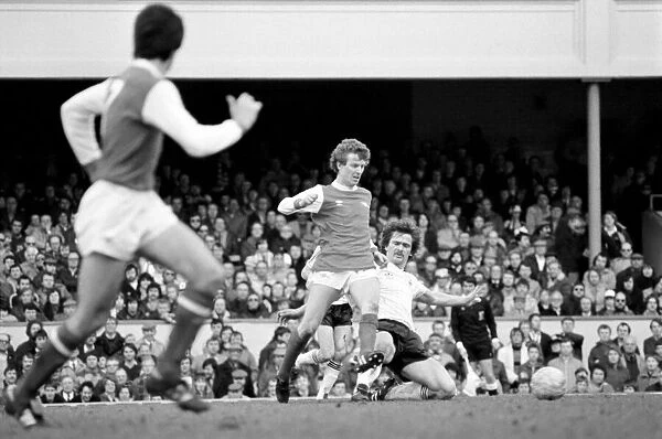 Division 1 football. Arsenal 1 v. Ipswich 0. March 1982 LF08-12-062