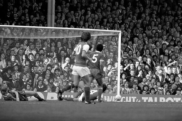 Division 1 football. Arsenal 1 v. Leicester 0. October 1980 LF04-38-025