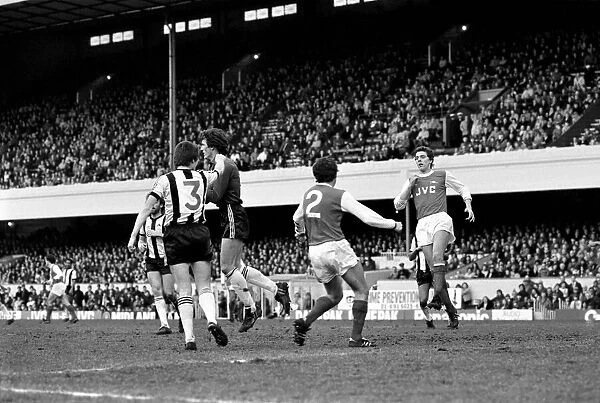 Division 1 football. Arsenal 1 v. Notts County. February 1982 LF08-28-003