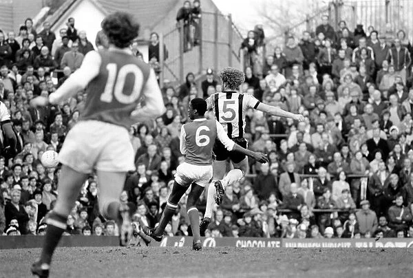 Division 1 football. Arsenal 1 v. Notts County. February 1982 LF08-28-044
