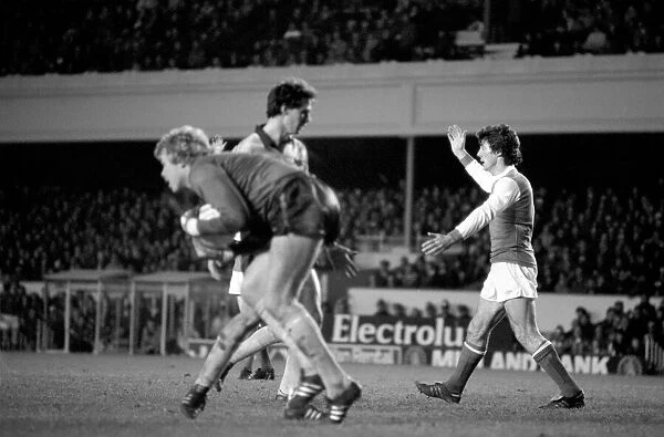 Division 1 football. Arsenal 1 v. Wolves 0. December 1980 LF05-31-028