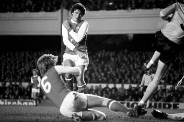 Division 1 football. Arsenal 1 v. Wolves 0. December 1980 LF05-31-048