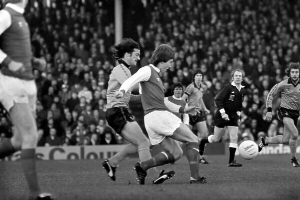 Division 1 football. Arsenal 1 v. Wolves 0. December 1980 LF05-31-041