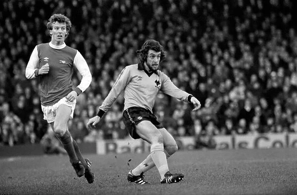 Division 1 football. Arsenal 1 v. Wolves 0. December 1980 LF05-31-033