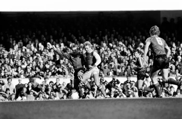 Framed Print : Division 1 football. Arsenal 2 v. Sunderland 2. October 1980 LF04-44-062 Framed Print : Division 1 football. Arsenal 2 v. Sunderland 2. October 1980 LF04-44-062