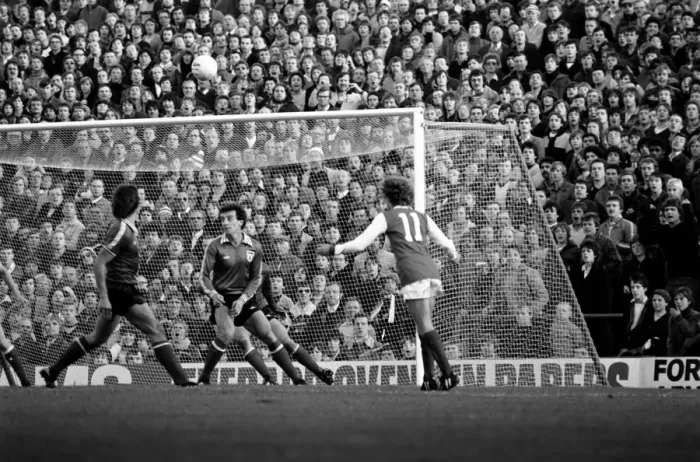 Framed Print : Division 1 football. Arsenal 2 v. Sunderland 2. October 1980 LF04-44-079 Framed Print : Division 1 football. Arsenal 2 v. Sunderland 2. October 1980 LF04-44-079