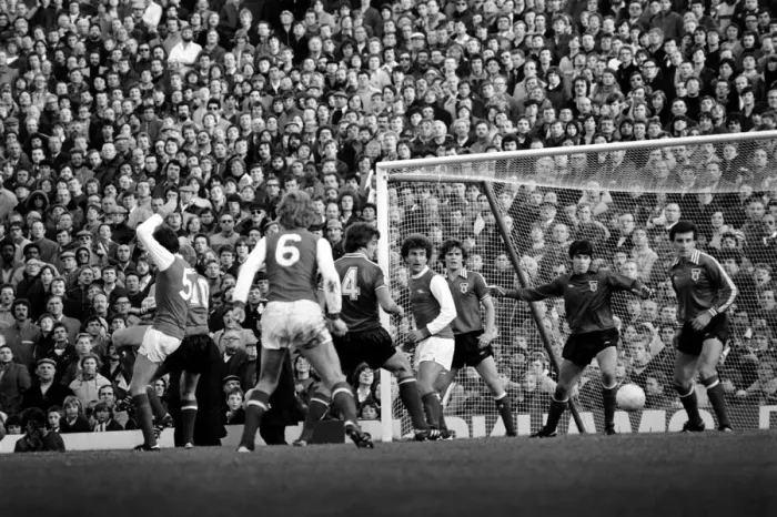 Framed Print : Division 1 football. Arsenal 2 v. Sunderland 2. October 1980 LF04-44-080 Framed Print : Division 1 football. Arsenal 2 v. Sunderland 2. October 1980 LF04-44-080
