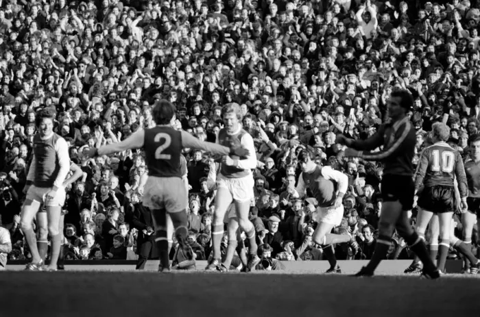 Framed Print : Division 1 football. Arsenal 2 v. Sunderland 2. October 1980 LF04-44-089 Framed Print : Division 1 football. Arsenal 2 v. Sunderland 2. October 1980 LF04-44-089