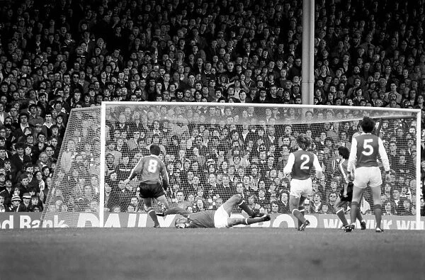 Division 1 football. Arsenal 2 v. Sunderland 2. October 1980 LF04-44-118