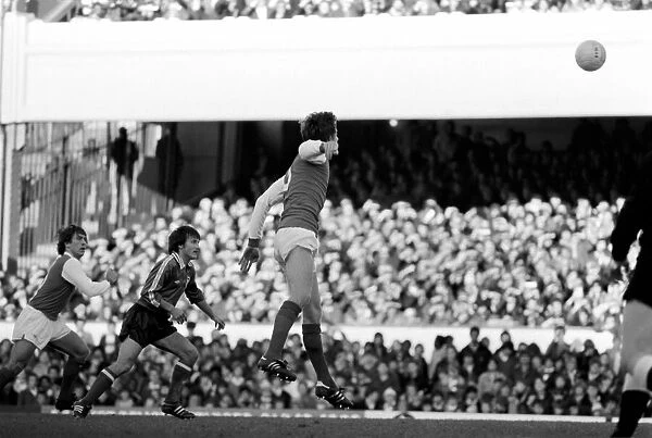 Division 1 football. Arsenal 2 v. Sunderland 2. October 1980 LF04-44-101