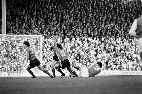 Division 1 football. Arsenal 2 v. Sunderland 2. October 1980 LF04-44-029