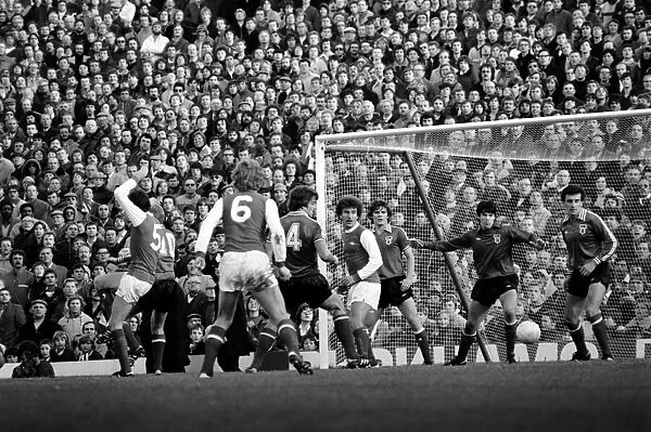 Division 1 football. Arsenal 2 v. Sunderland 2. October 1980 LF04-44-080