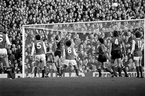 Division 1 football. Arsenal 2 v. Sunderland 2. October 1980 LF04-44-077