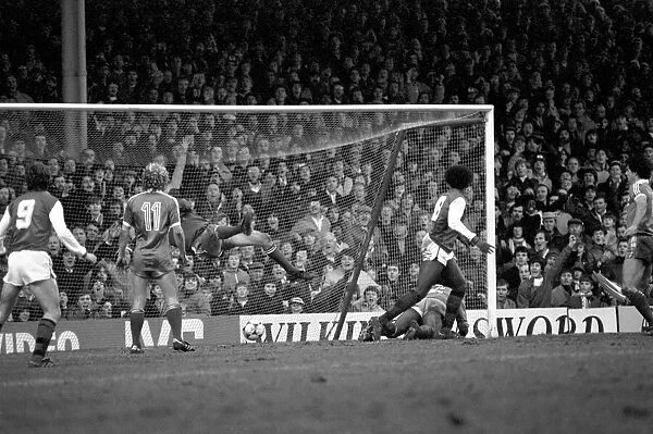 Division 1 football. Arsenal 3 v. Brighton and Hove Albion 1. February 1983 LF12-26-069