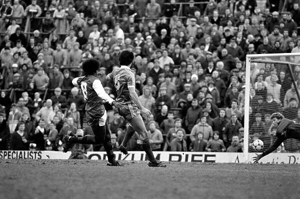 Division 1 football. Arsenal 3 v. Brighton and Hove Albion 1. February 1983 LF12-26-040