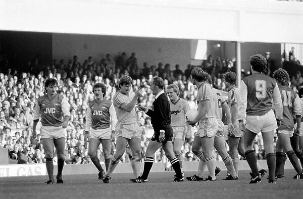 Division 1 football. Arsenal 4 v. Nottingham Forest 1. October 1983 LF14-07-114