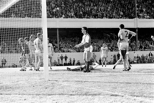Division 1 football. Arsenal 4 v. Nottingham Forest 1. October 1983 LF14-07-041