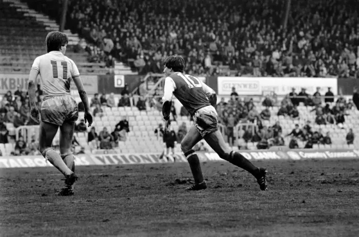 Framed Print : Division 1 football. Coventry 1 v. Arsenal 0. March 1982 LF08-06