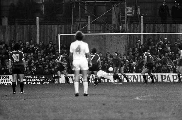 Division 1 football. Crystal Palace 1 v. Manchester United 0 November 1980 LF05-08-056