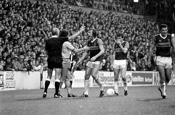 Division 1 football. West Ham United 1 v. Liverpool 3. October 1983 LF14-05-112