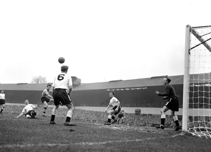 Framed Print : Division 1. Wolverhampton Wanderers 5 v. Luton 0. 18th April 1959 Framed Print : Division 1. Wolverhampton Wanderers 5 v. Luton 0. 18th April 1959