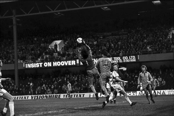 Division 2 football. Chelsea 1 v. Oldham o. November 1980 LF05-11-145