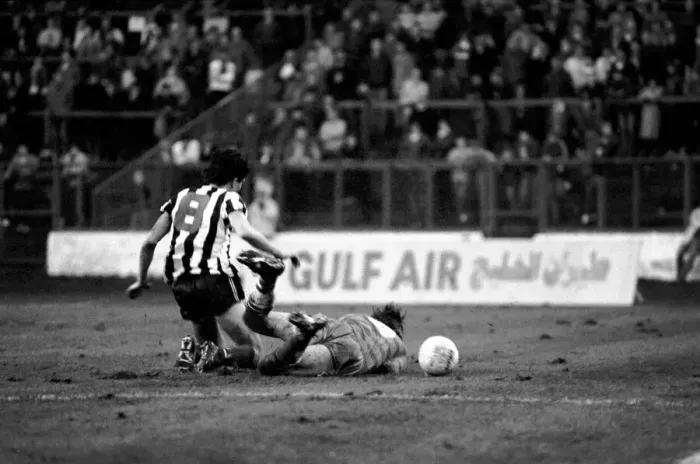 Framed Print : Division 2 football. Chelsea 2 v. Grimsby 3 December 1983 LF14-27-067 Framed Print : Division 2 football. Chelsea 2 v. Grimsby 3 December 1983 LF14-27-067