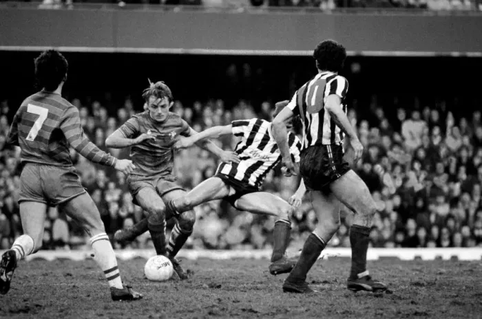Framed Print : Division 2 football. Chelsea 2 v. Grimsby 3 December 1983 LF14-27-079 Framed Print : Division 2 football. Chelsea 2 v. Grimsby 3 December 1983 LF14-27-079