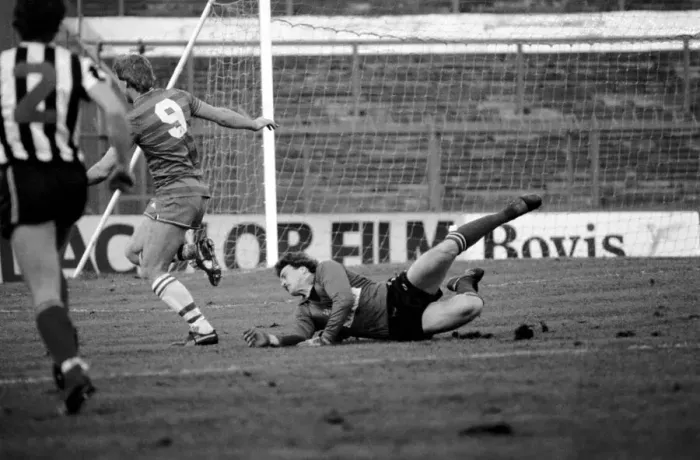 Framed Print : Division 2 football. Chelsea 2 v. Grimsby 3 December 1983 LF14-27-054 Framed Print : Division 2 football. Chelsea 2 v. Grimsby 3 December 1983 LF14-27-054