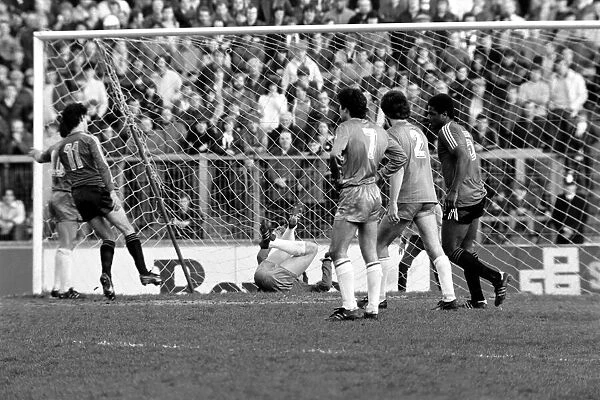 Division 2 football. Chelsea 2 v. QPR 1. April 1982 LF09-05-043