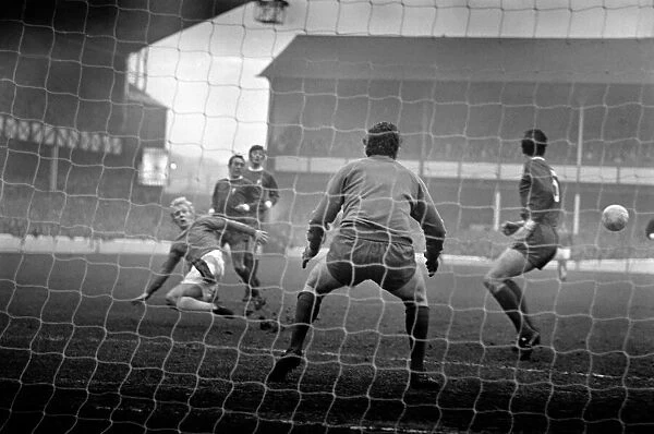 Division one football 1969  /  70 season. Everton v Liverpool