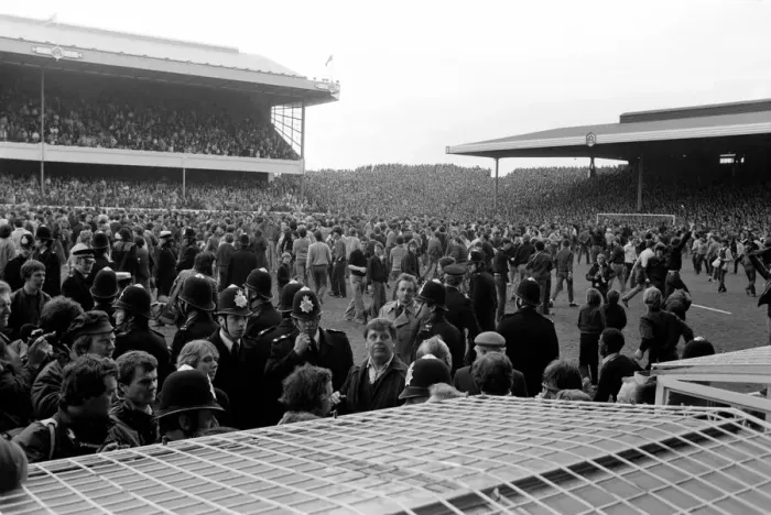 Framed Print : Division One Football 1980  /  81 Season. Arsenal v Aston Villa, Highbury