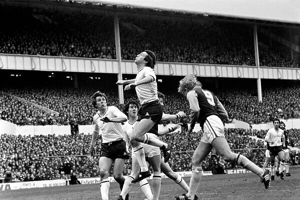 Division One Football 1980  /  81 Season. Tottenham Hotspur v Aston Villa, White Hart Lane