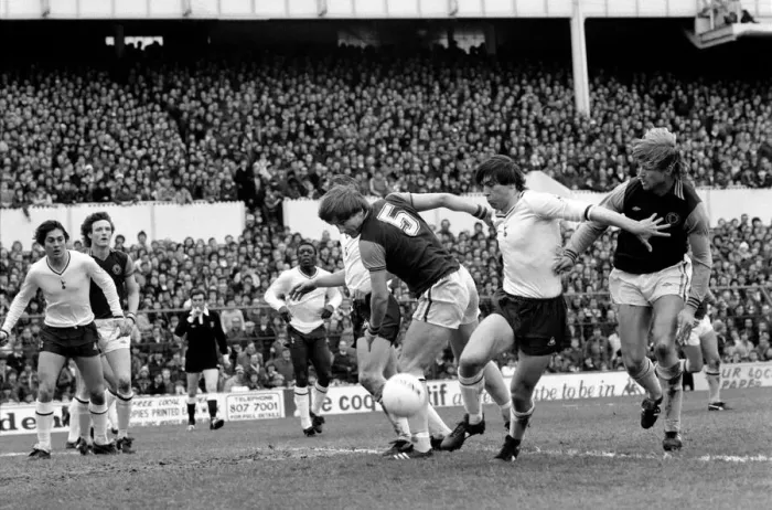 Framed Print : Division One Football 1980 / 81 Season. Tottenham Hotspur v Aston Villa, White Hart Lane Framed Print : Division One Football 1980 / 81 Season. Tottenham Hotspur v Aston Villa, White Hart Lane