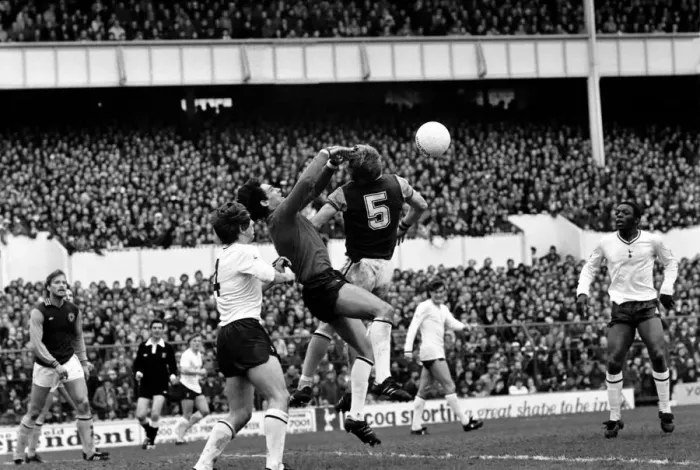 Framed Print : Division One Football 1980  /  81 Season. Tottenham Hotspur v Aston Villa, White Hart Lane