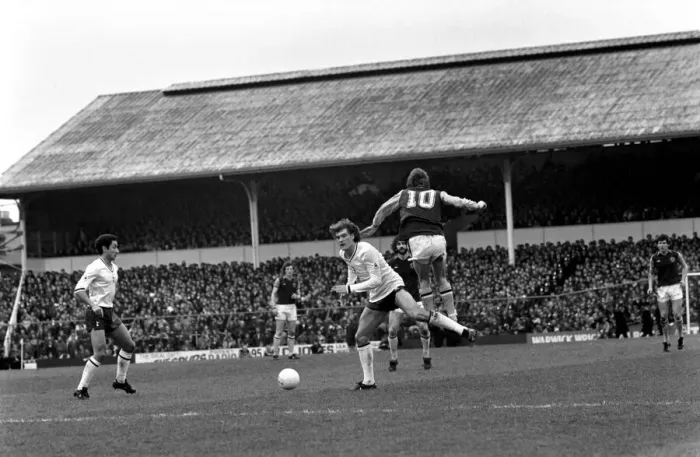 Framed Print : Division One Football 1980 / 81 Season. Tottenham Hotspur v Aston Villa, White Hart Lane Framed Print : Division One Football 1980 / 81 Season. Tottenham Hotspur v Aston Villa, White Hart Lane