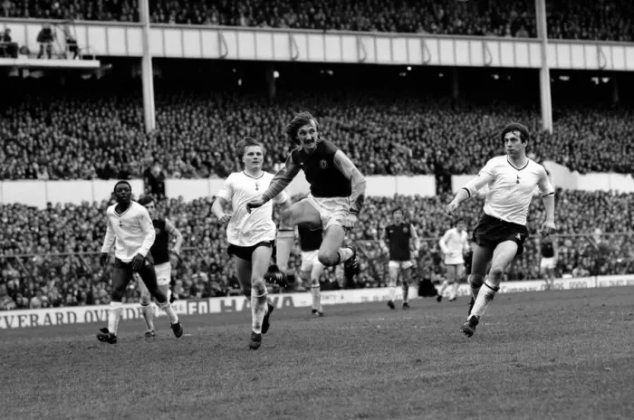 Framed Print : Division One Football 1980 / 81 Season. Tottenham Hotspur v Aston Villa, White Hart Lane Framed Print : Division One Football 1980 / 81 Season. Tottenham Hotspur v Aston Villa, White Hart Lane