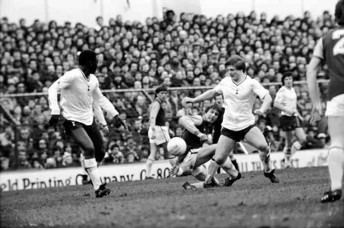 Framed Print : Division One Football 1980 / 81 Season. Tottenham Hotspur v Aston Villa, White Hart Lane Framed Print : Division One Football 1980 / 81 Season. Tottenham Hotspur v Aston Villa, White Hart Lane