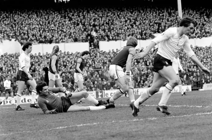 Framed Print : Division One Football 1980 / 81 Season. Tottenham Hotspur v Aston Villa, White Hart Lane Framed Print : Division One Football 1980 / 81 Season. Tottenham Hotspur v Aston Villa, White Hart Lane