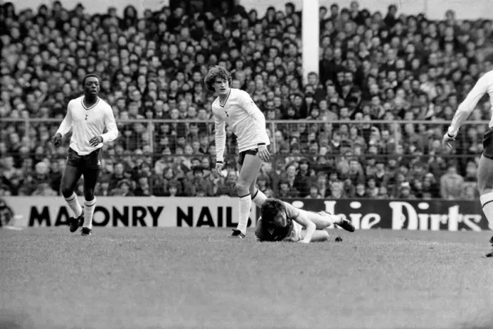 Framed Print : Division One Football 1980  /  81 Season. Tottenham Hotspur v Aston Villa, White Hart Lane