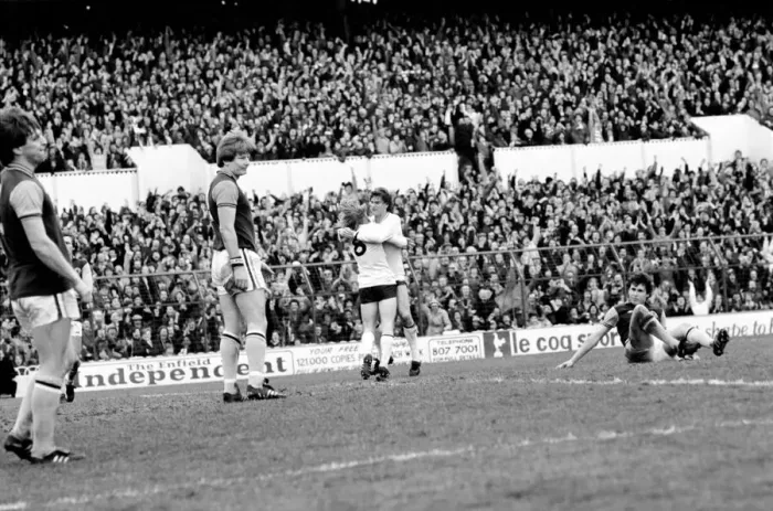 Framed Print : Division One Football 1980 / 81 Season. Tottenham Hotspur v Aston Villa, White Hart Lane Framed Print : Division One Football 1980 / 81 Season. Tottenham Hotspur v Aston Villa, White Hart Lane