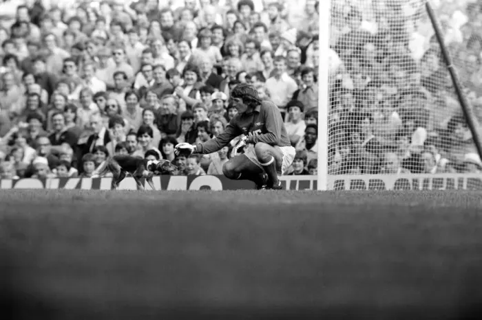 Framed Print : Division One Football 1981 / 82, Arsenal v Stoke, Highbury Framed Print : Division One Football 1981 / 82, Arsenal v Stoke, Highbury