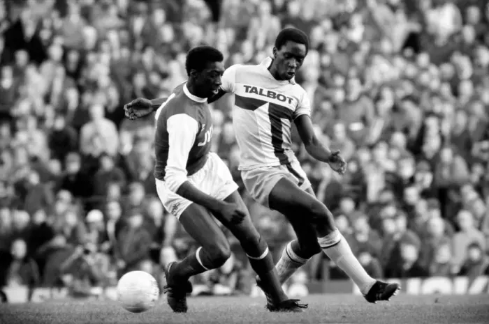 Framed Print : Division One Football, 1981 / 82 Season, Arsenal v Coventry, Highbury Framed Print : Division One Football, 1981 / 82 Season, Arsenal v Coventry, Highbury