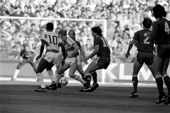 Framed Print : Division One Football 1985 / 86 Season, Queens Park Rangers v Liverpool, Loftus Road Framed Print : Division One Football 1985 / 86 Season, Queens Park Rangers v Liverpool, Loftus Road