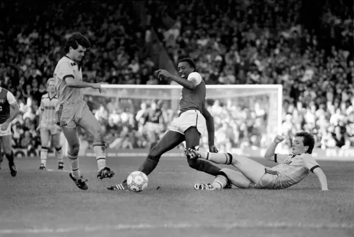 Framed Print : Division One Football 1985  /  86 Season, Arsenal v Aston Villa, Highbury