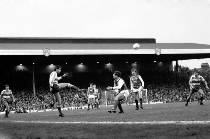 Framed Print : Division One Football 1985 / 86 Season. Arsenal v. Queens Park Rangers, Highbury Framed Print : Division One Football 1985 / 86 Season. Arsenal v. Queens Park Rangers, Highbury