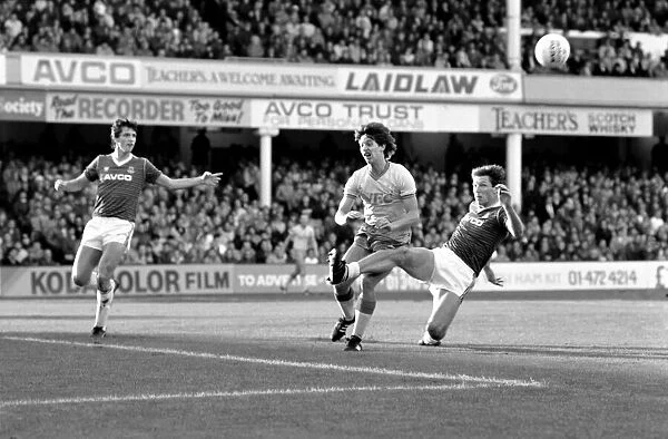 Division One Football 1985  /  86 Season. West Ham v Everton, Upton Park