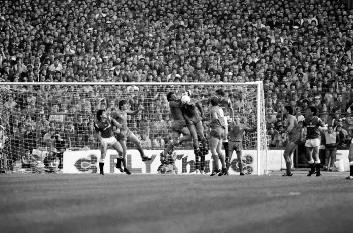 Framed Print : Division One Football 1985  /  86 Season Chelsea v Manchester United, Stamford Bridge