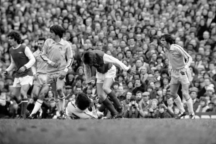Framed Print : Division One Football Arsenal v Leeds United 1974 / 75 Season Framed Print : Division One Football Arsenal v Leeds United 1974 / 75 Season